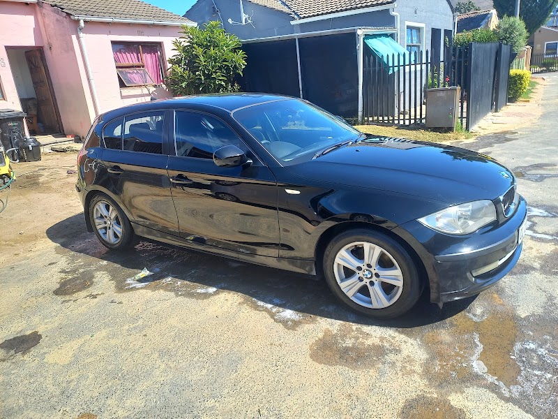 Leeroy's Carwash - Photo 2